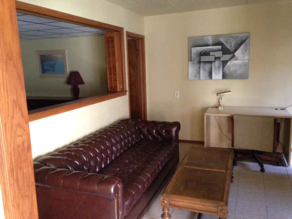 The Mariner Motel Green Bay Room photo